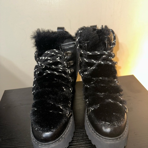 AKIRA Fur-Lined Women's Boots - Picture 2 of 4